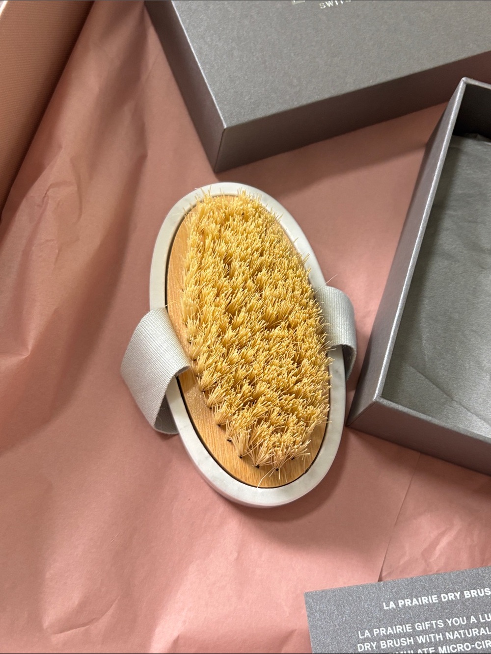 La Prairie Brush - new with box - Picture 3 of 5